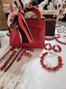 Bijoux corail rouge méditerranéen. Nos bijoux sont confectionnés à la main dans notre atelier et en boutique sur mesure. Un bijoux précieux